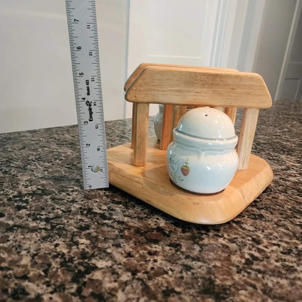 Vintage International China Marmalade Goose Salt Pepper Shaker Napkin Holder Set